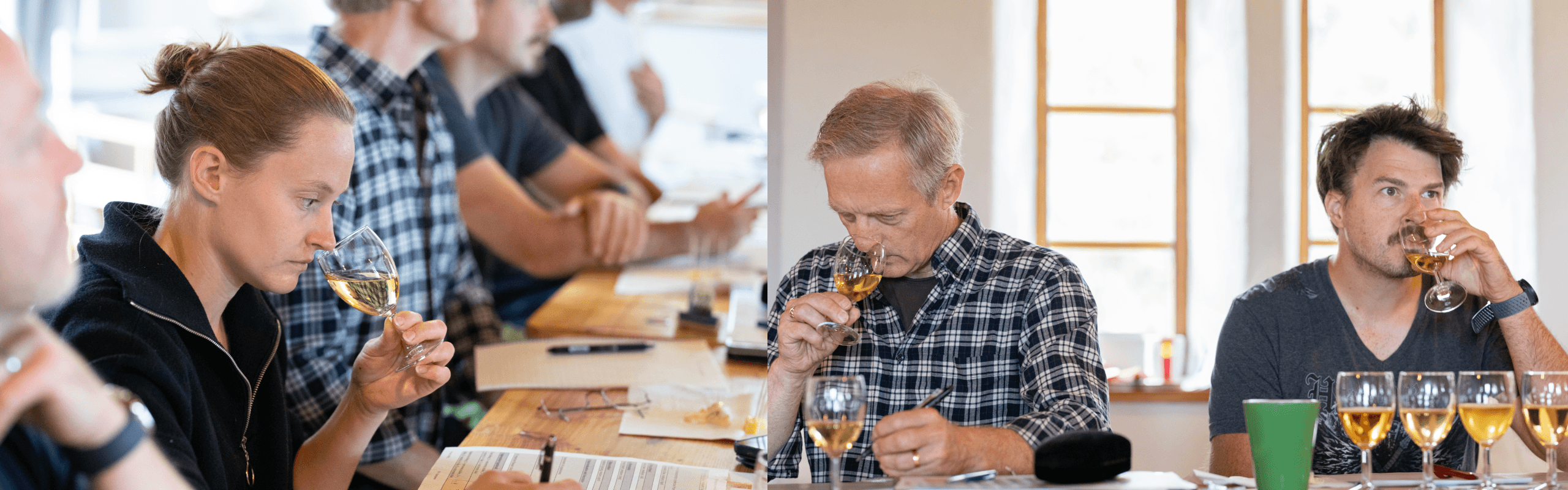 Deltagare vid en ciderprovning som analyserar cider i glas och för anteckningar.